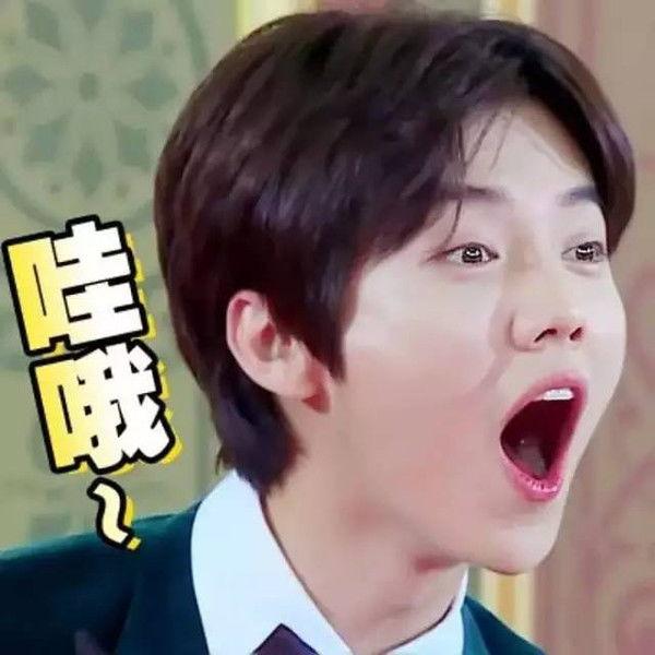 范世琦表情包图片,笑出腹肌的瞬间
